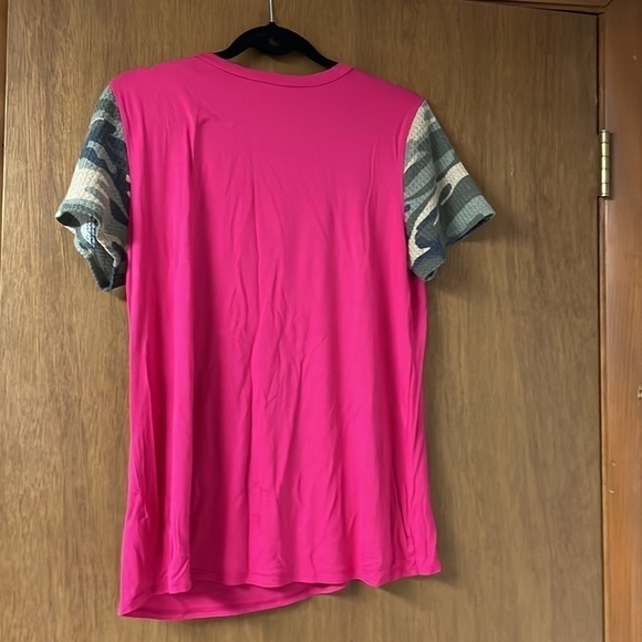 Bombom hot pink with camouflage sleeves and pocket t-shirt - Picture 5 of 5
